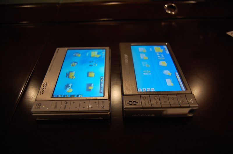 Illustration for article titled First Hands-On with Archos 605 Wi-Fi CinemaNow Downloading PMP